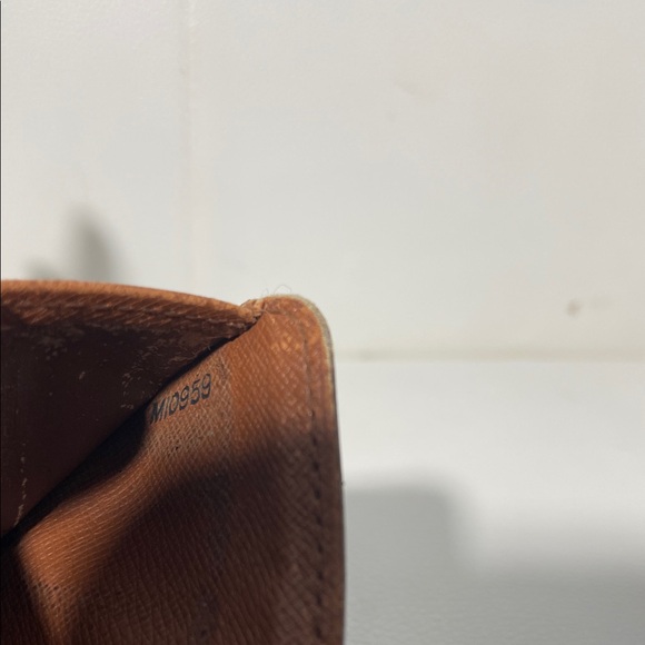 Authentic Louis Vuitton Monogram Compact Zippy - Picture 11 of 14